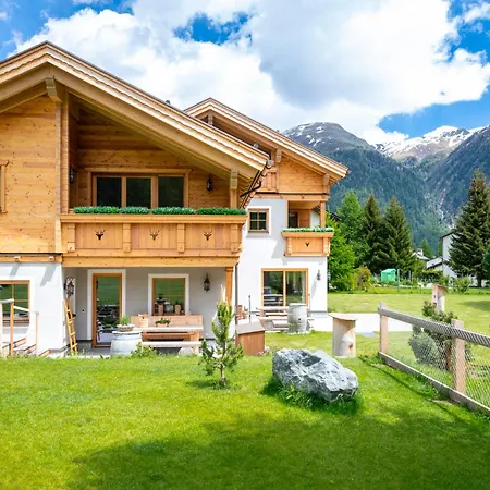 Engadin - Private Retreat & -st Moritz - Val Apartment